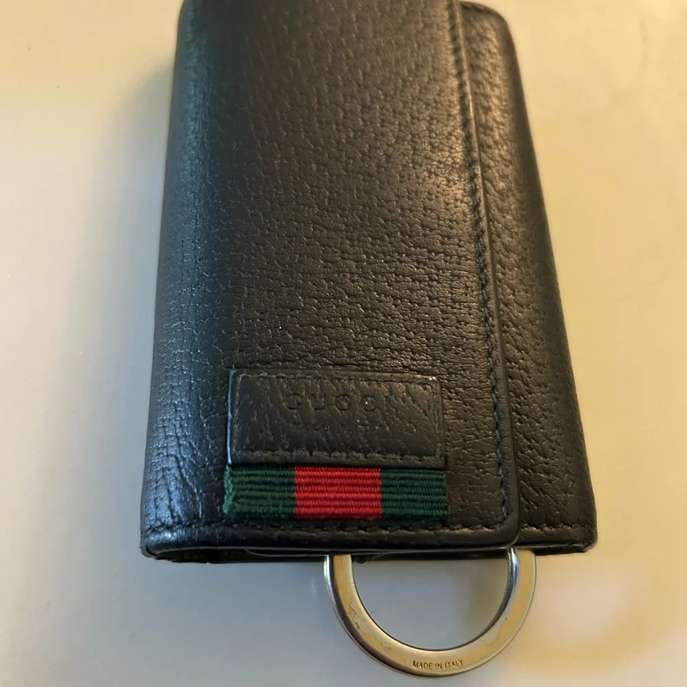 Gucci key holder with green and red Web canvas.Measurements: 4"L x 1.5"W x 2.5"H - Picture 3 of 14